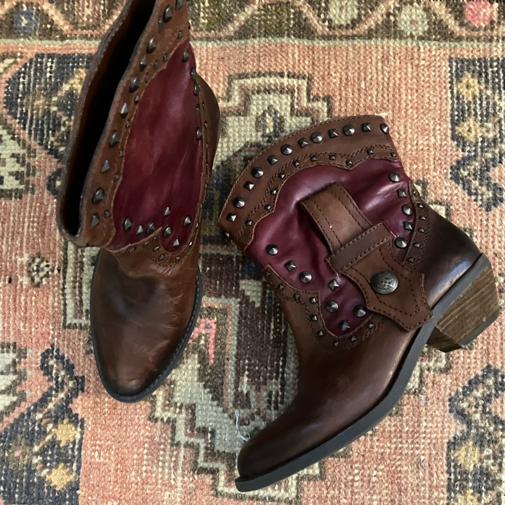 Like New Vince Camuto Madalissa Leather Boots-Sz 6B/36